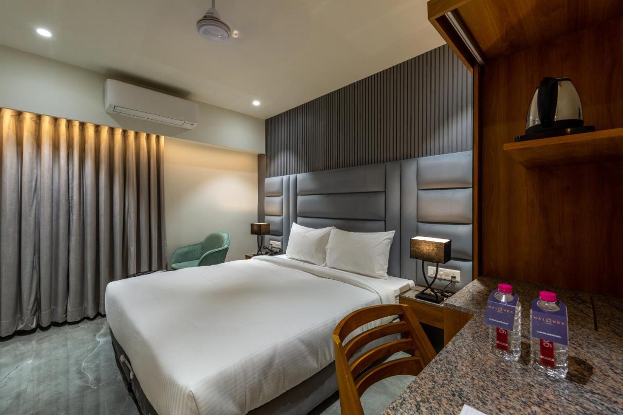 Hotel Nalanda Ahmedabad Esterno foto
