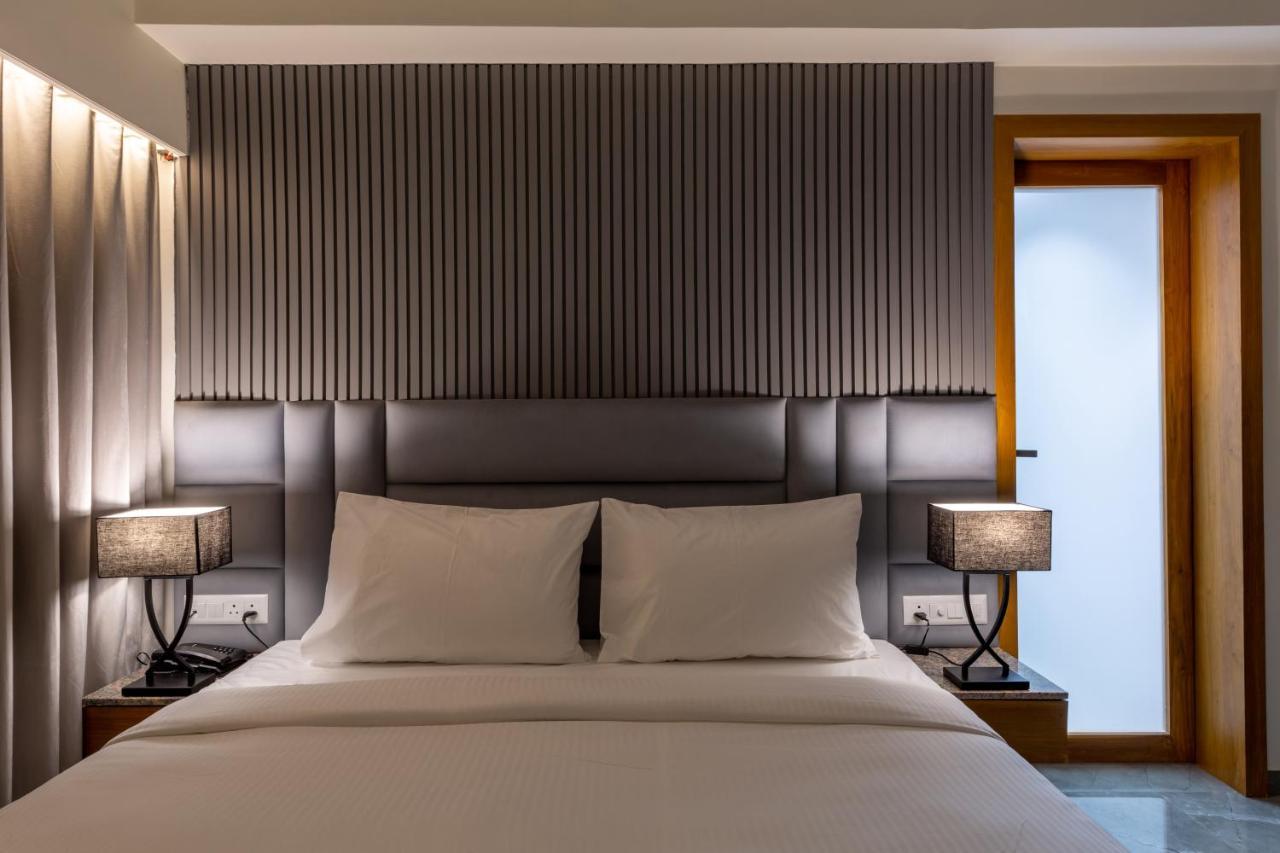 Hotel Nalanda Ahmedabad Esterno foto