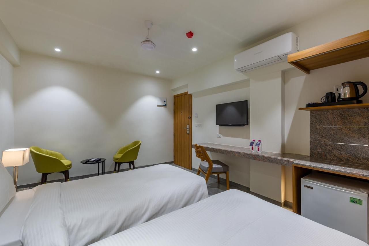 Hotel Nalanda Ahmedabad Esterno foto