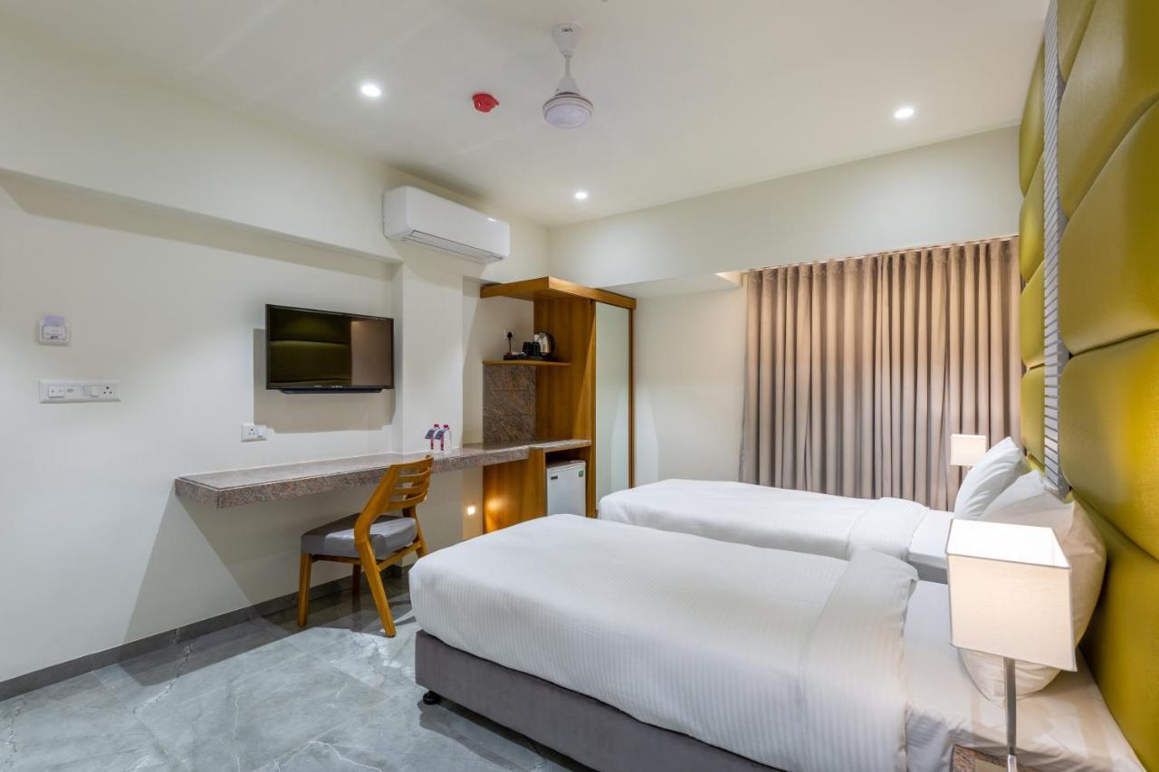 Hotel Nalanda Ahmedabad Esterno foto