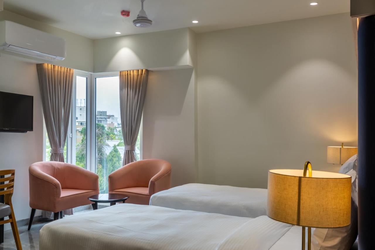 Hotel Nalanda Ahmedabad Esterno foto