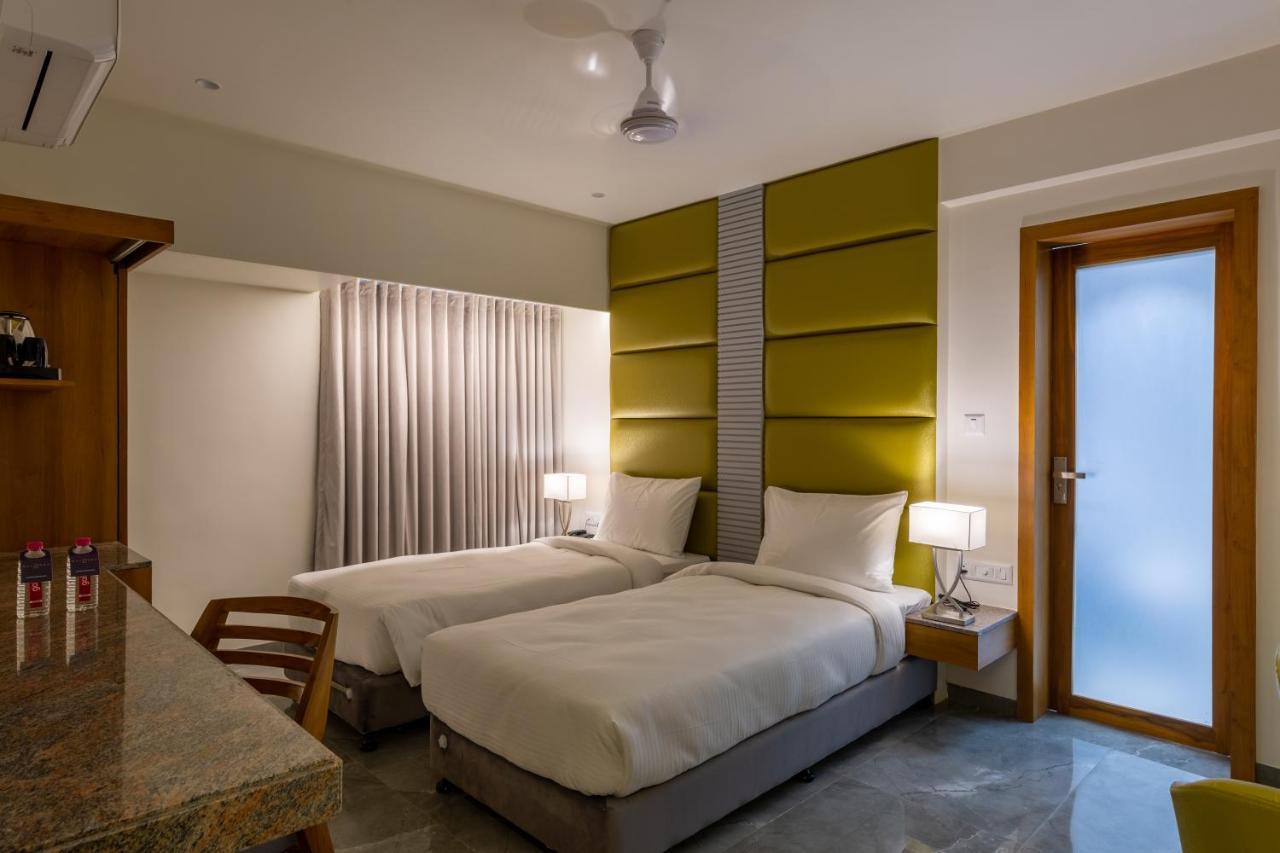 Hotel Nalanda Ahmedabad Esterno foto