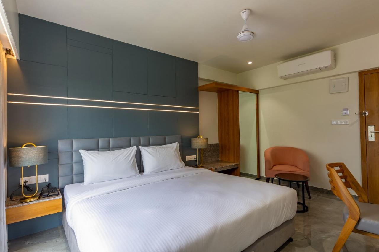 Hotel Nalanda Ahmedabad Esterno foto
