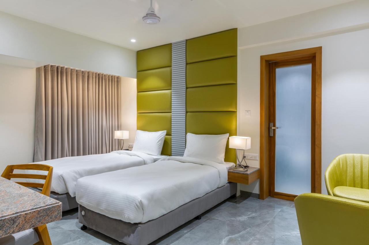 Hotel Nalanda Ahmedabad Esterno foto