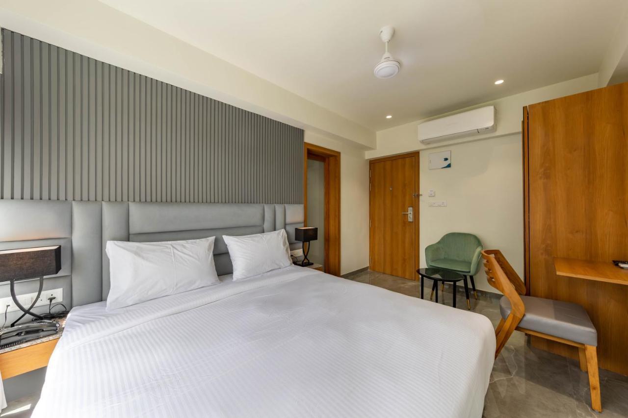 Hotel Nalanda Ahmedabad Esterno foto