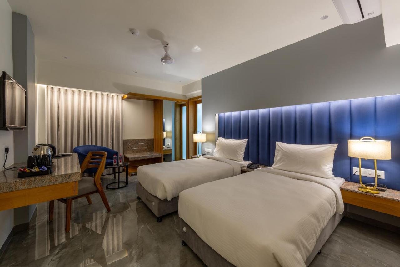 Hotel Nalanda Ahmedabad Esterno foto