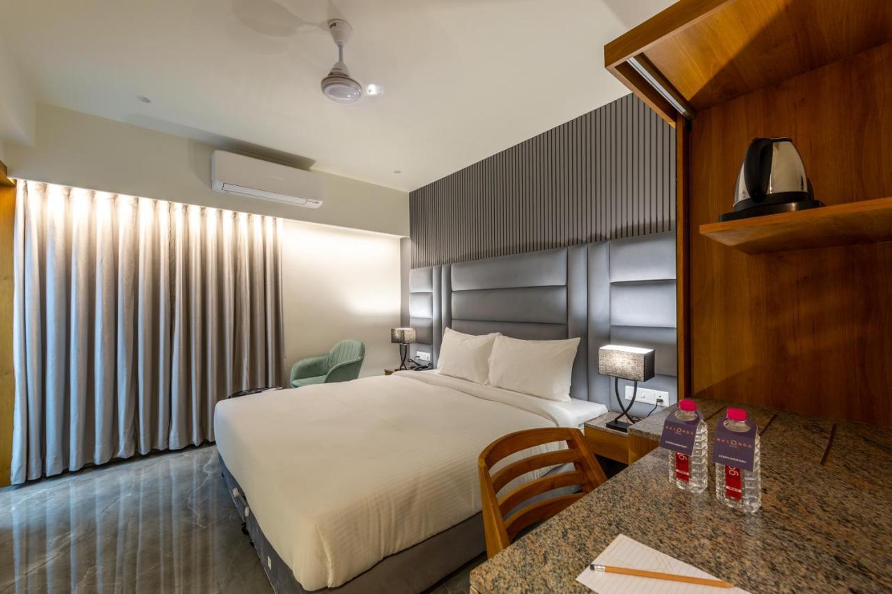 Hotel Nalanda Ahmedabad Esterno foto