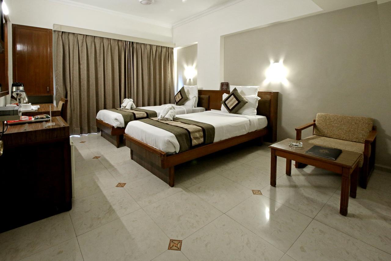 Hotel Nalanda Ahmedabad Esterno foto